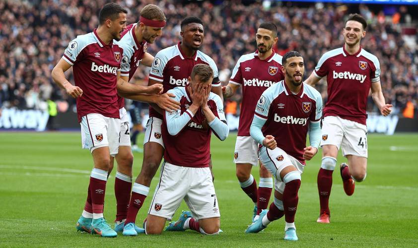 利物浦今日首发平均年龄仅25岁325天，创斯洛特执教时期新低