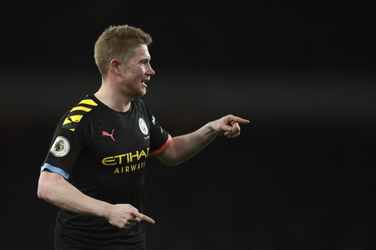 告别队长，热刺球员赛后在球场上将孙兴慜高高抛起